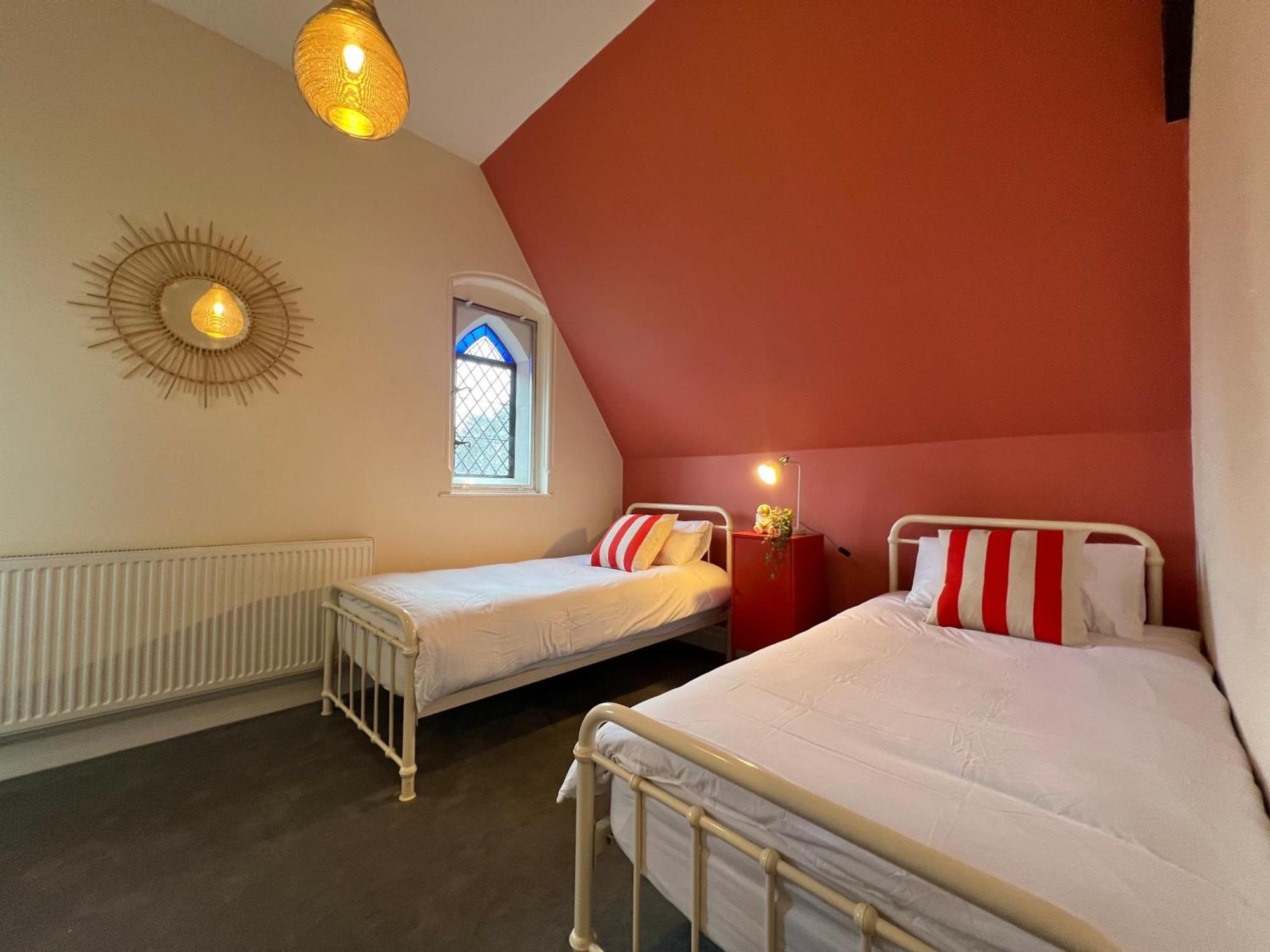 Incredible 3 Bedrooms Home, Free Parking - A Blend Of Luxury And Character - Incredible Location - Castle, Ascot, Legoland, Heathrow Airport