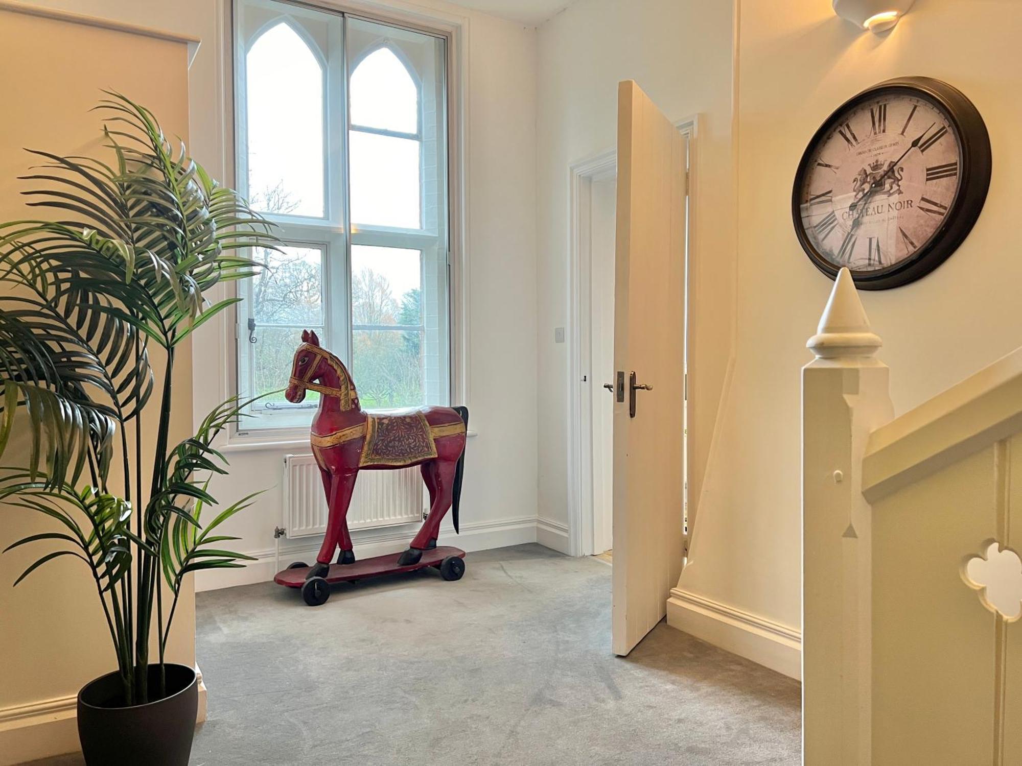 Incredible 3 Bedrooms Home, Free Parking - A Blend Of Luxury And Character - Incredible Location - Castle, Ascot, Legoland, Heathrow Airport Apartment Windsor