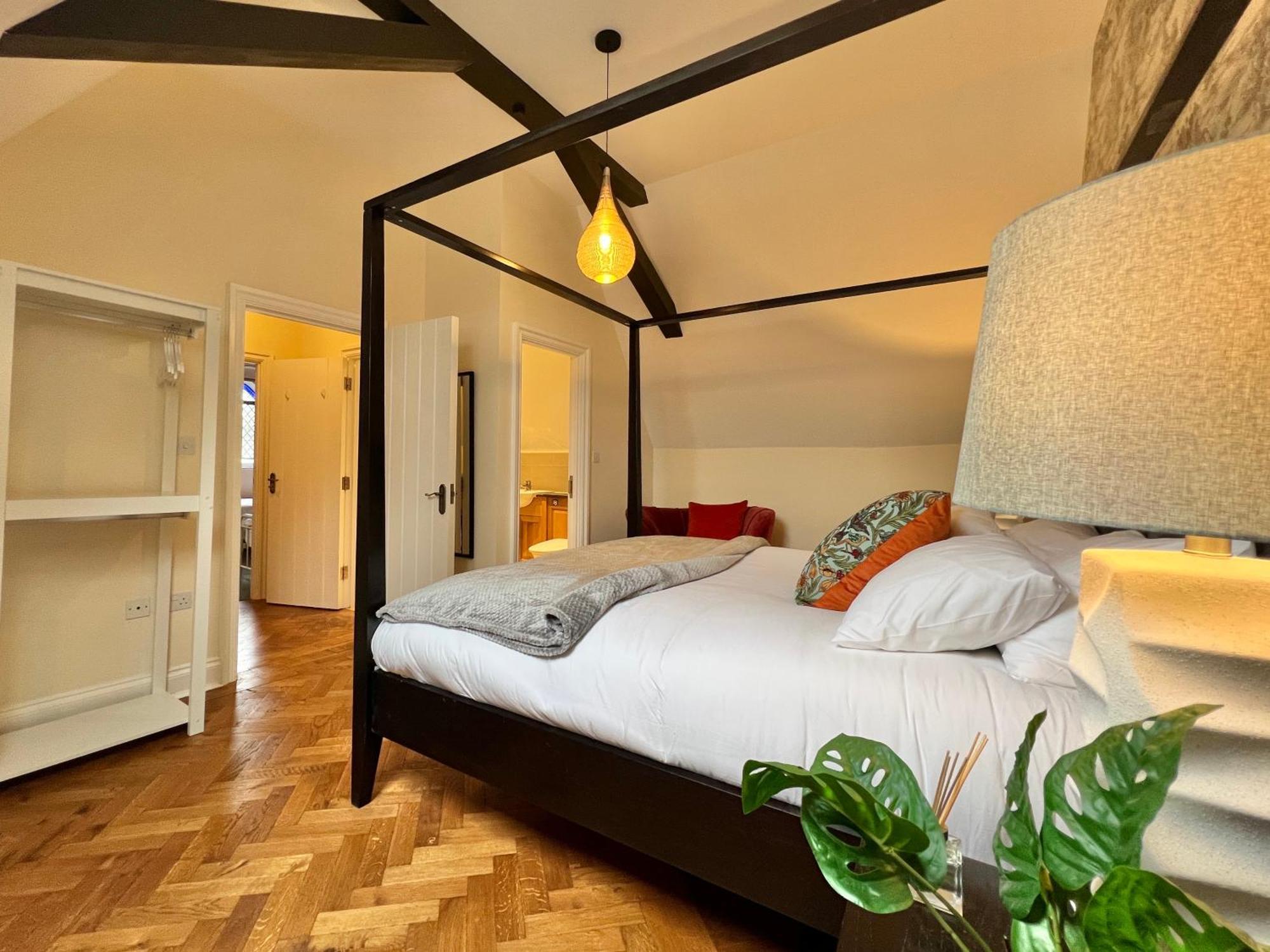 Apartment Incredible 3 Bedrooms Home, Free Parking - A Blend Of Luxury And Character - Incredible Location - Castle, Ascot, Legoland, Heathrow Airport *