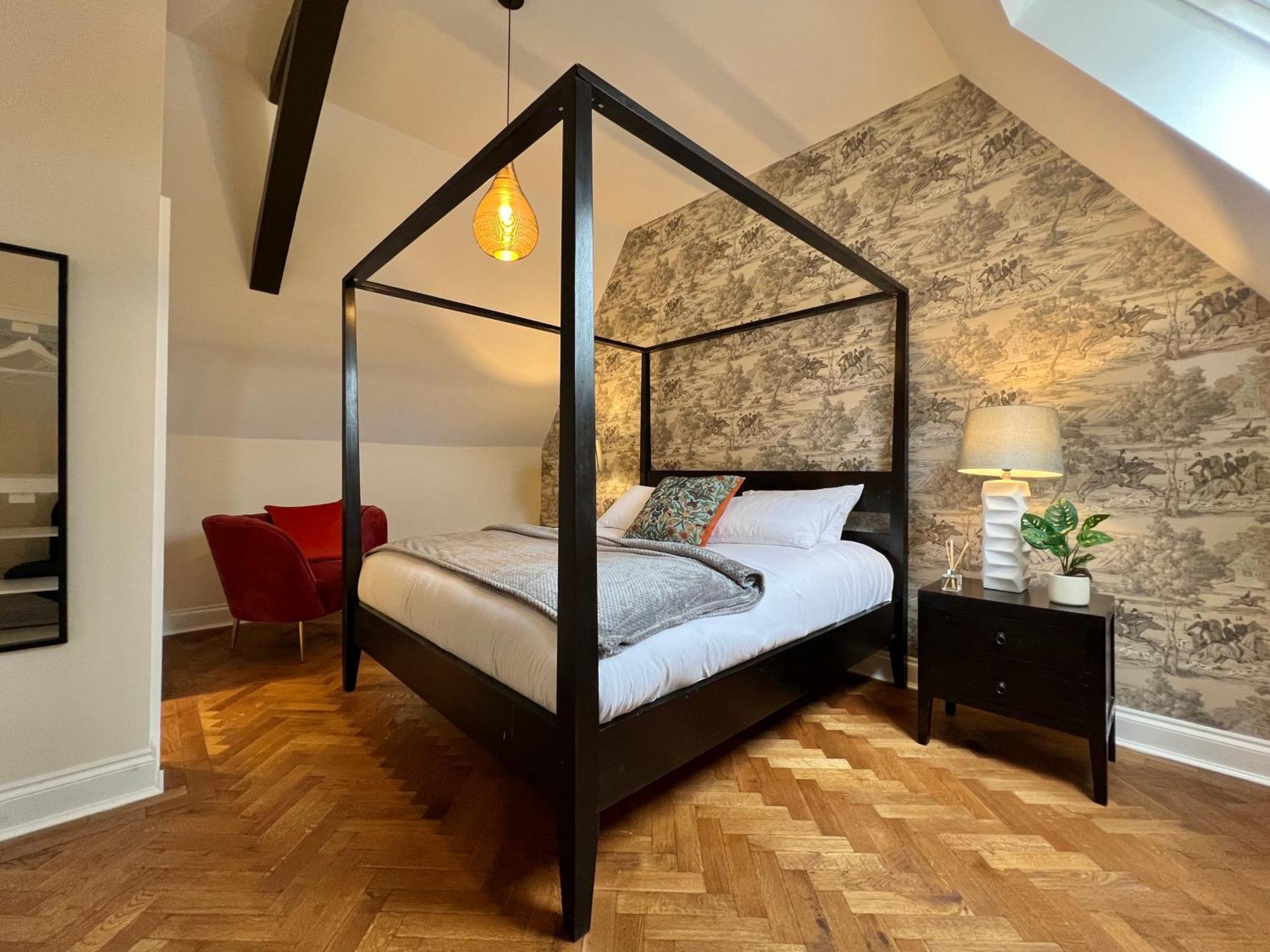 Incredible 3 Bedrooms Home, Free Parking - A Blend Of Luxury And Character - Incredible Location - Castle, Ascot, Legoland, Heathrow Airport * Windsor