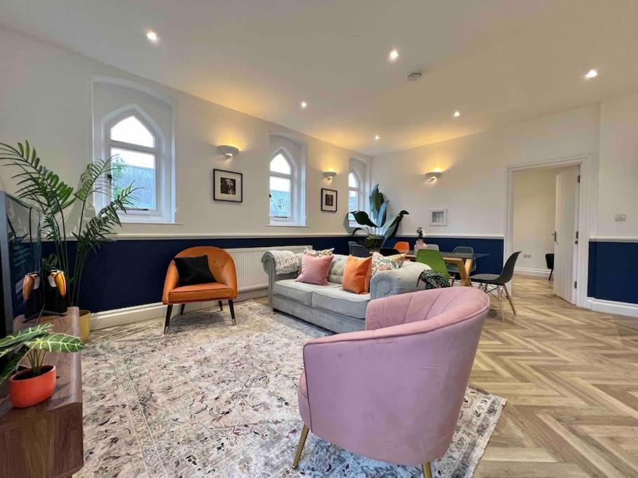 Incredible 3 Bedrooms Home, Free Parking - A Blend Of Luxury And Character - Incredible Location - Castle, Ascot, Legoland, Heathrow Airport Windsor