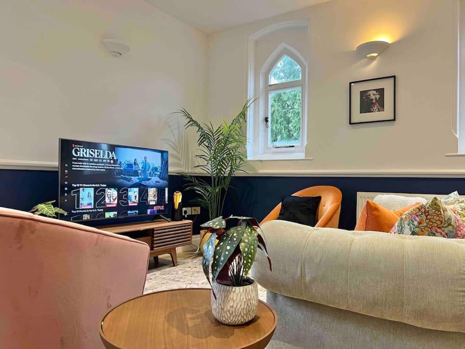 Apartment Incredible 3 Bedrooms Home, Free Parking - A Blend Of Luxury And Character - Incredible Location - Castle, Ascot, Legoland, Heathrow Airport *
